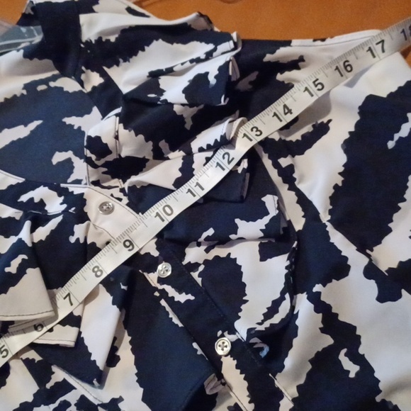 🌺Express Black and White Ruffled Sleeveless Blouse - Picture 5 of 11